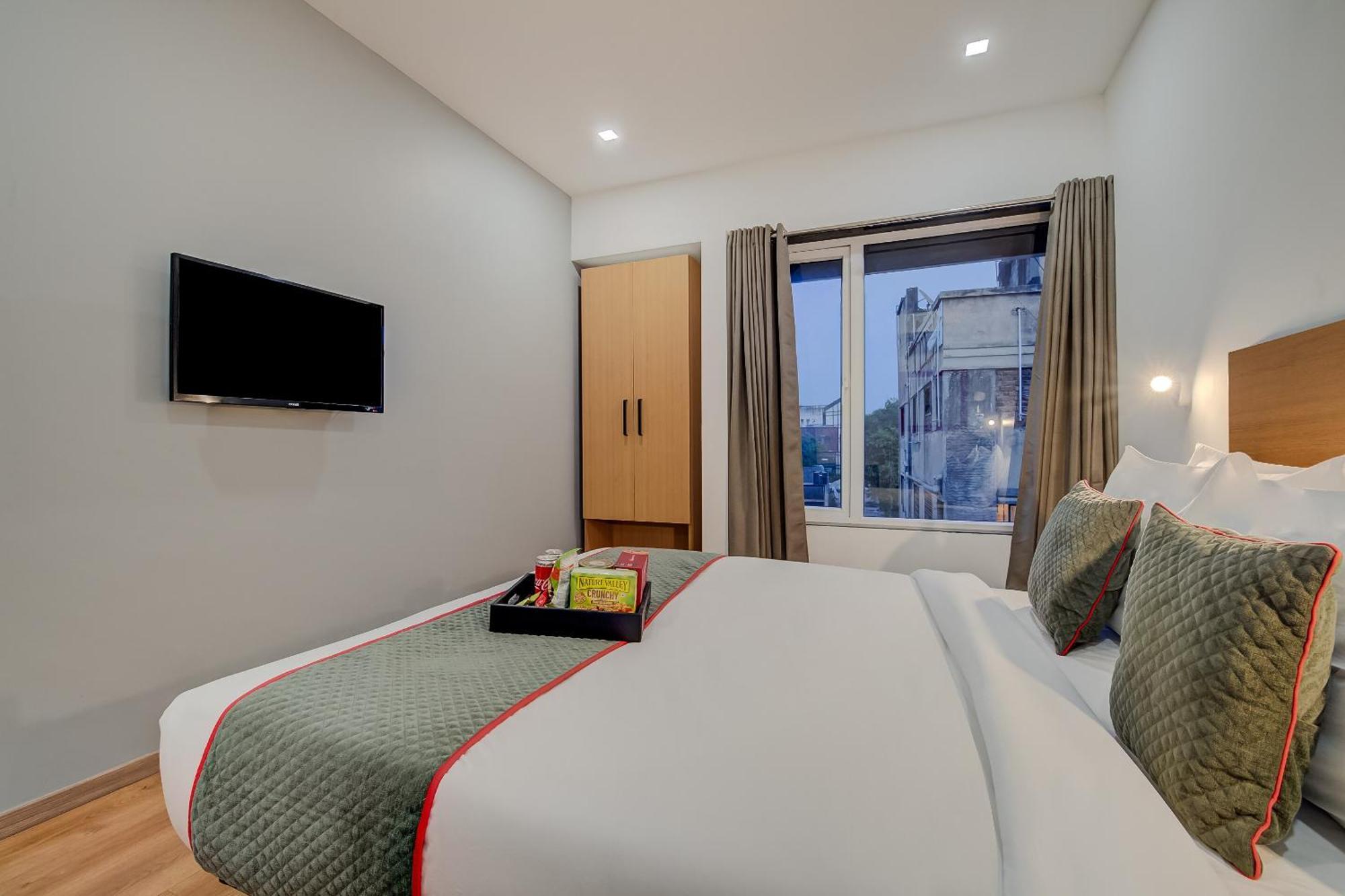 Super Townhouse Mg Road Пюн Екстериор снимка