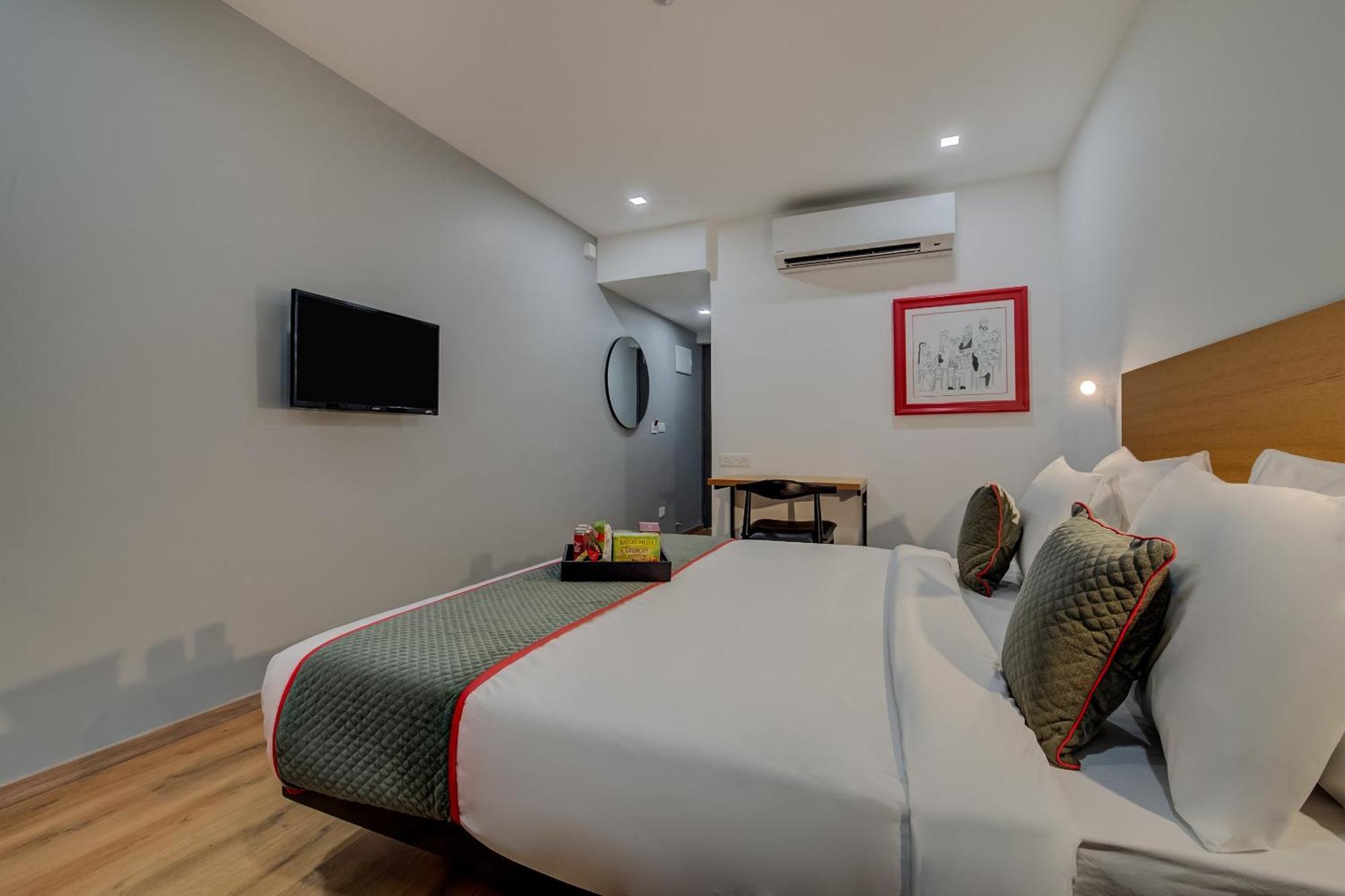 Super Townhouse Mg Road Пюн Екстериор снимка