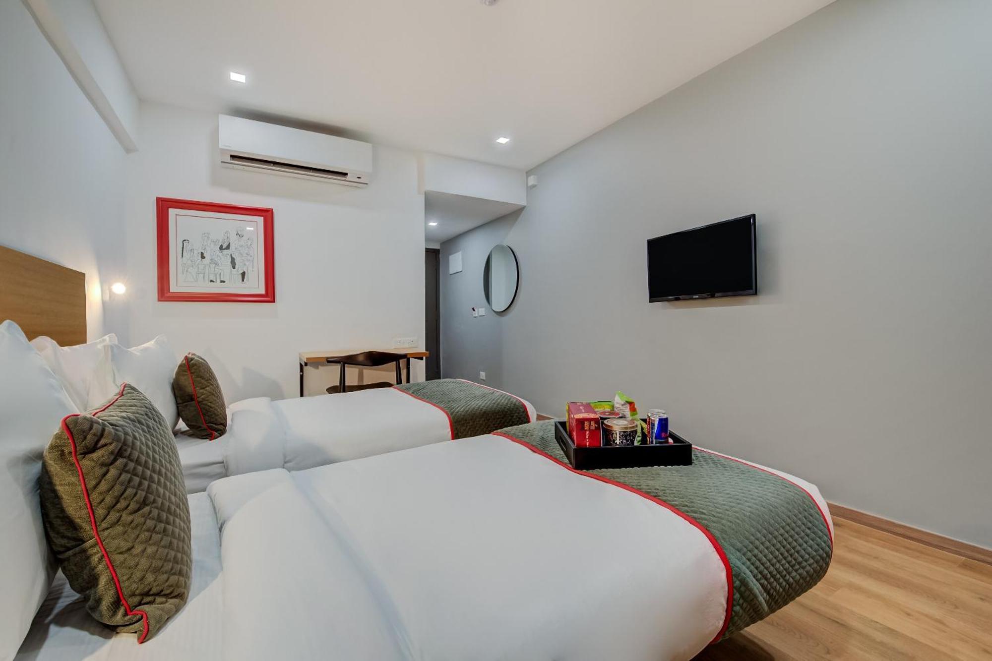 Super Townhouse Mg Road Пюн Екстериор снимка