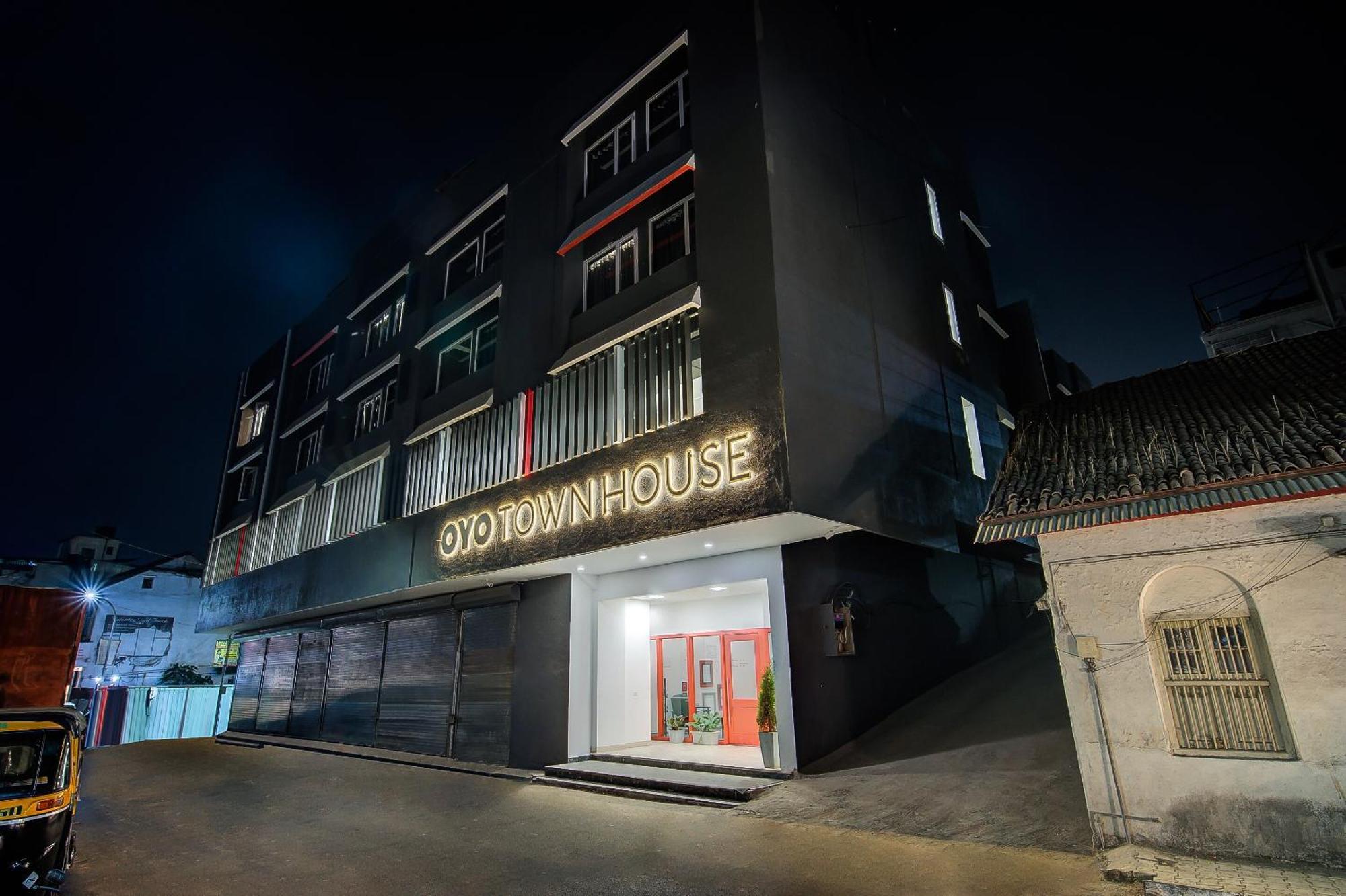 Super Townhouse Mg Road Пюн Екстериор снимка