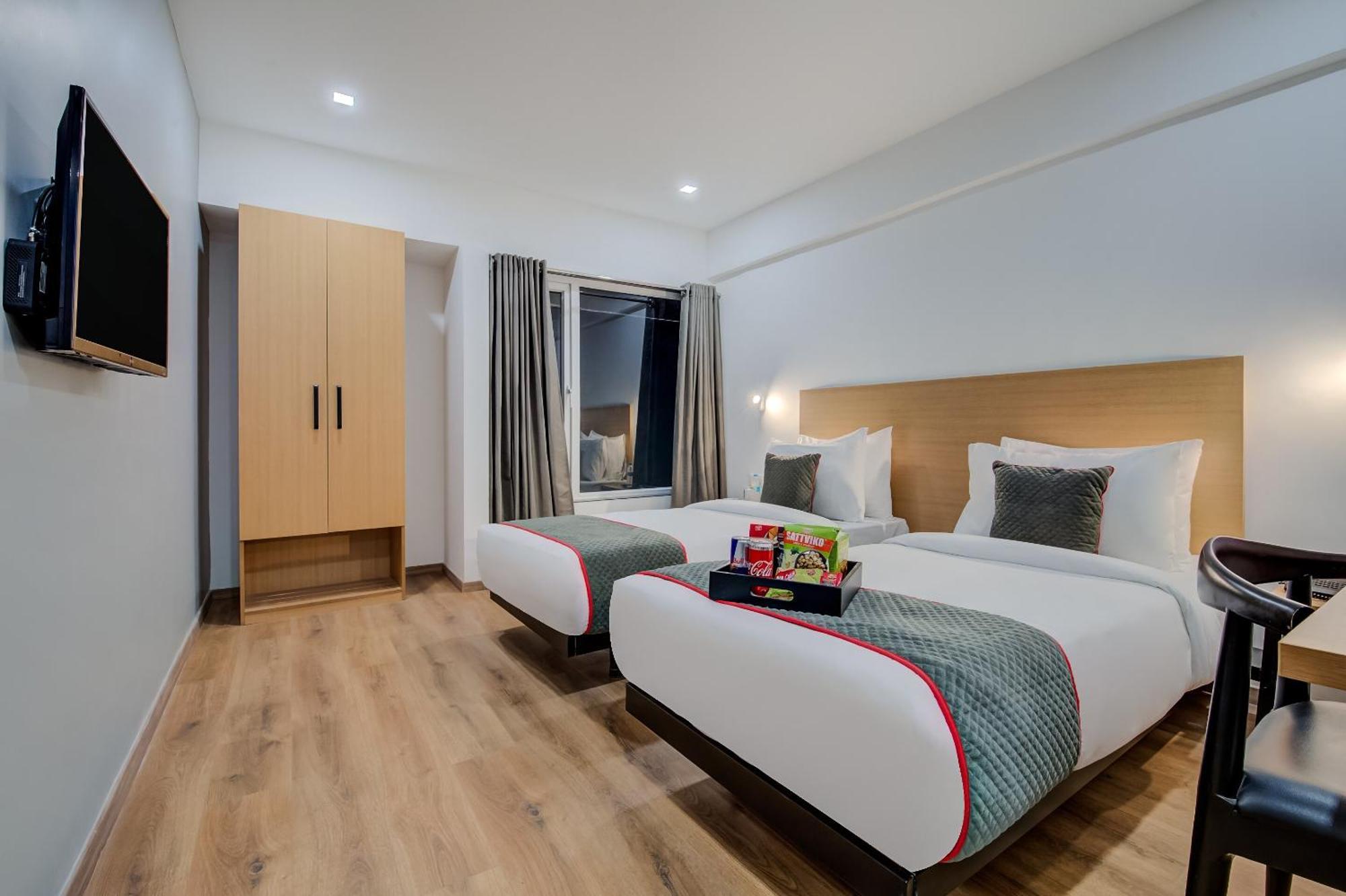 Super Townhouse Mg Road Пюн Екстериор снимка