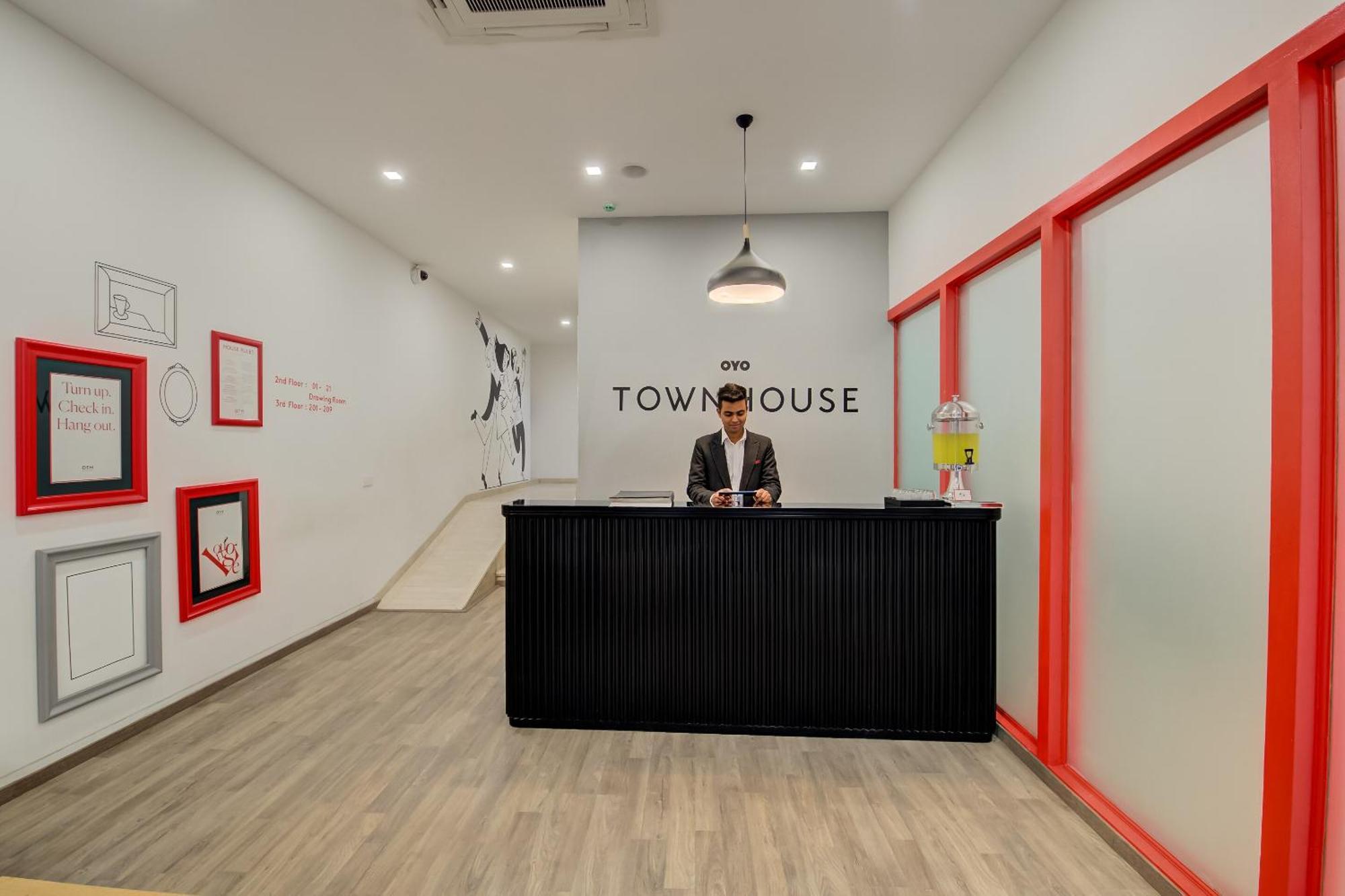 Super Townhouse Mg Road Пюн Екстериор снимка