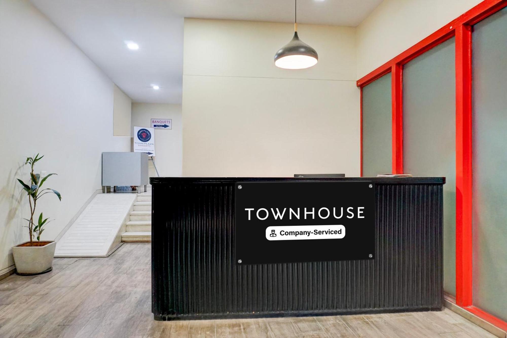 Super Townhouse Mg Road Пюн Екстериор снимка
