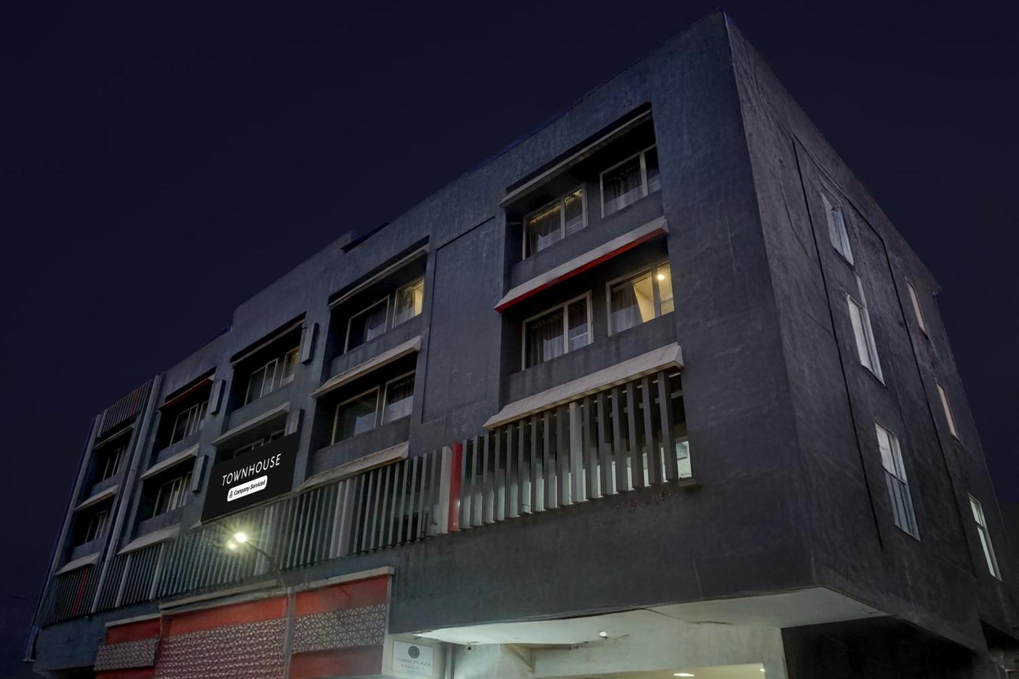 Super Townhouse Mg Road Пюн Екстериор снимка