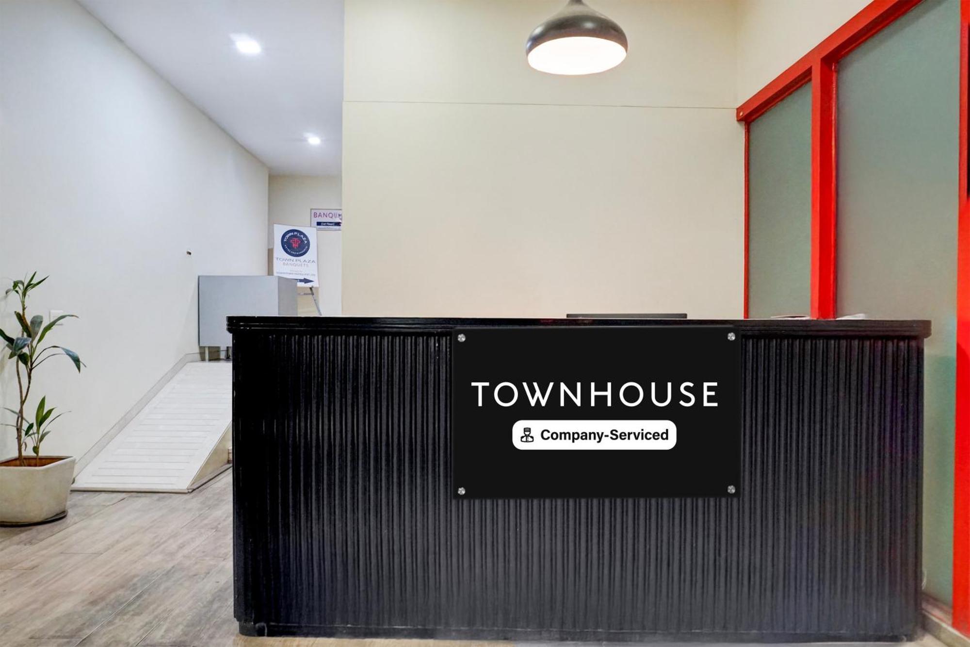 Super Townhouse Mg Road Пюн Екстериор снимка