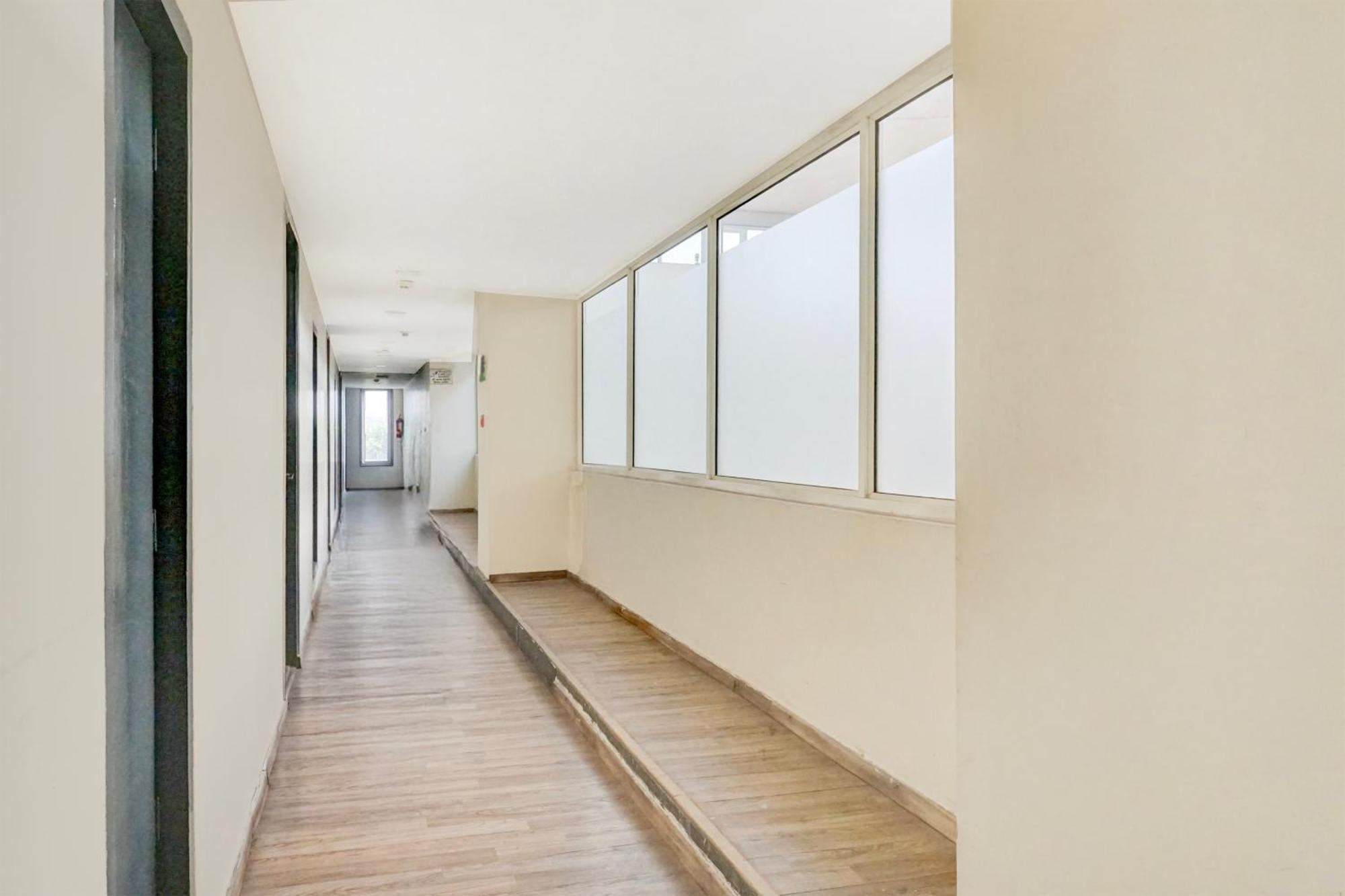 Super Townhouse Mg Road Пюн Екстериор снимка