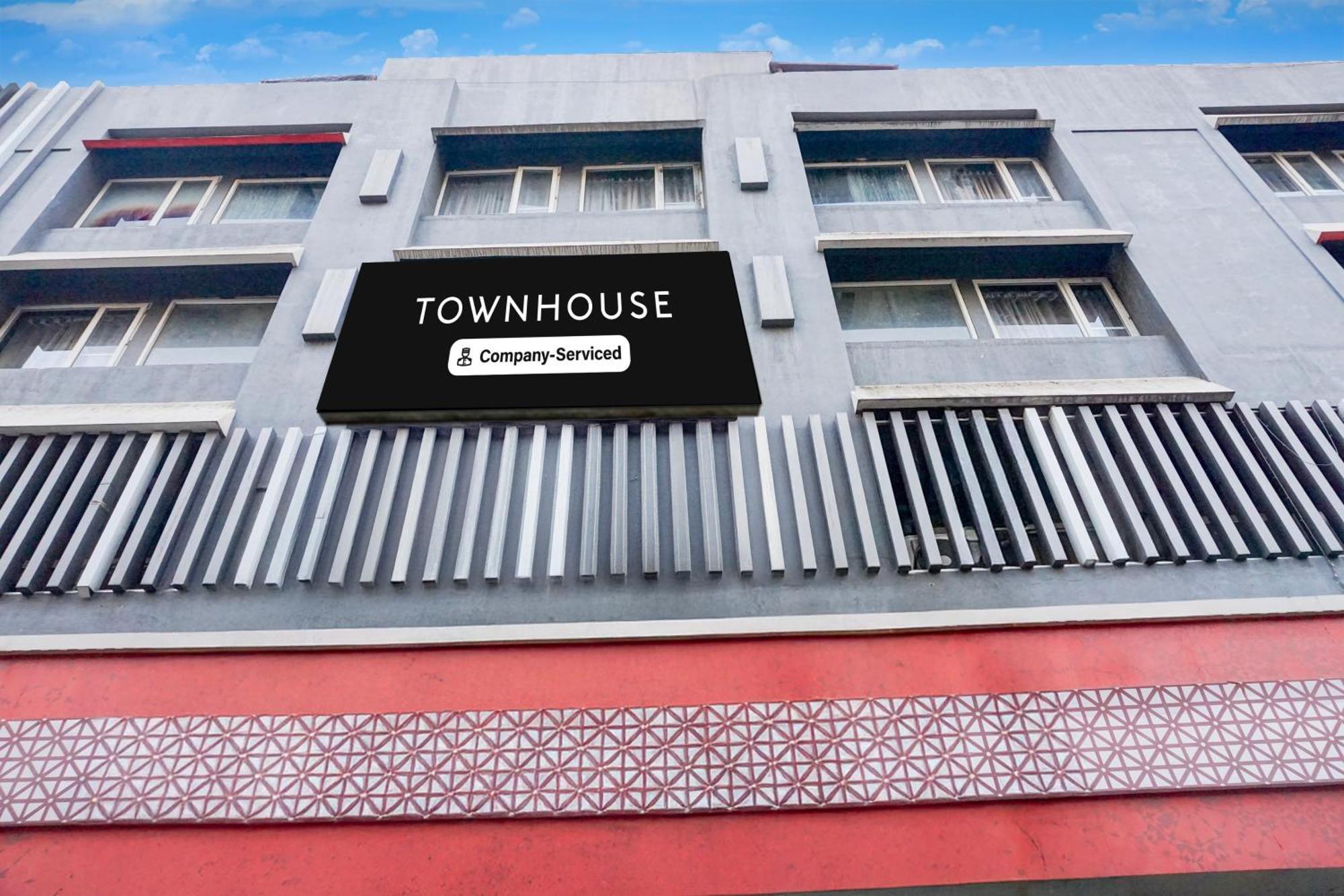 Super Townhouse Mg Road Пюн Екстериор снимка
