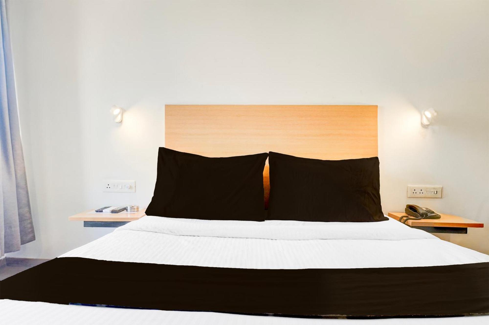 Super Townhouse Mg Road Пюн Екстериор снимка
