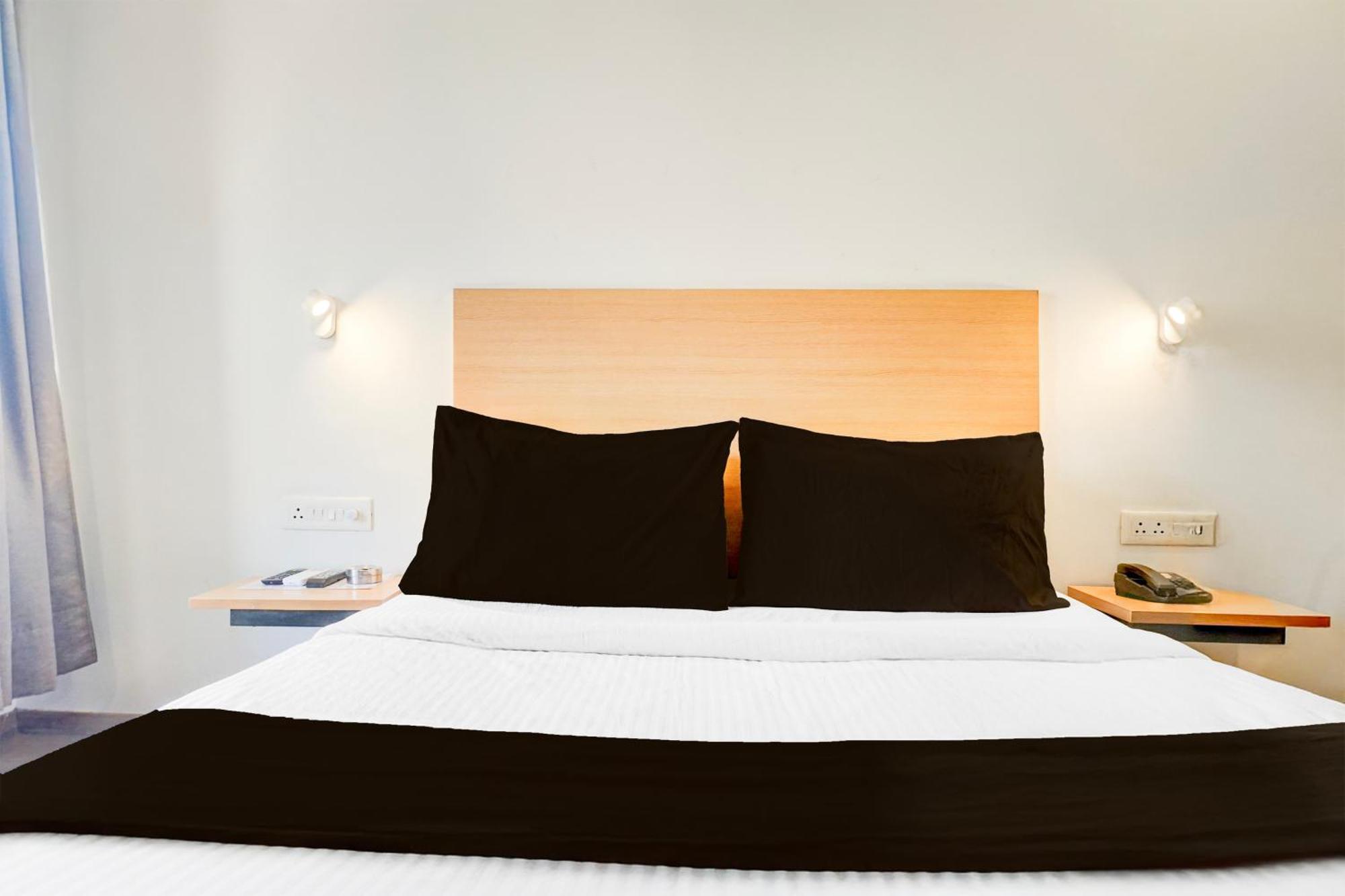Super Townhouse Mg Road Пюн Екстериор снимка