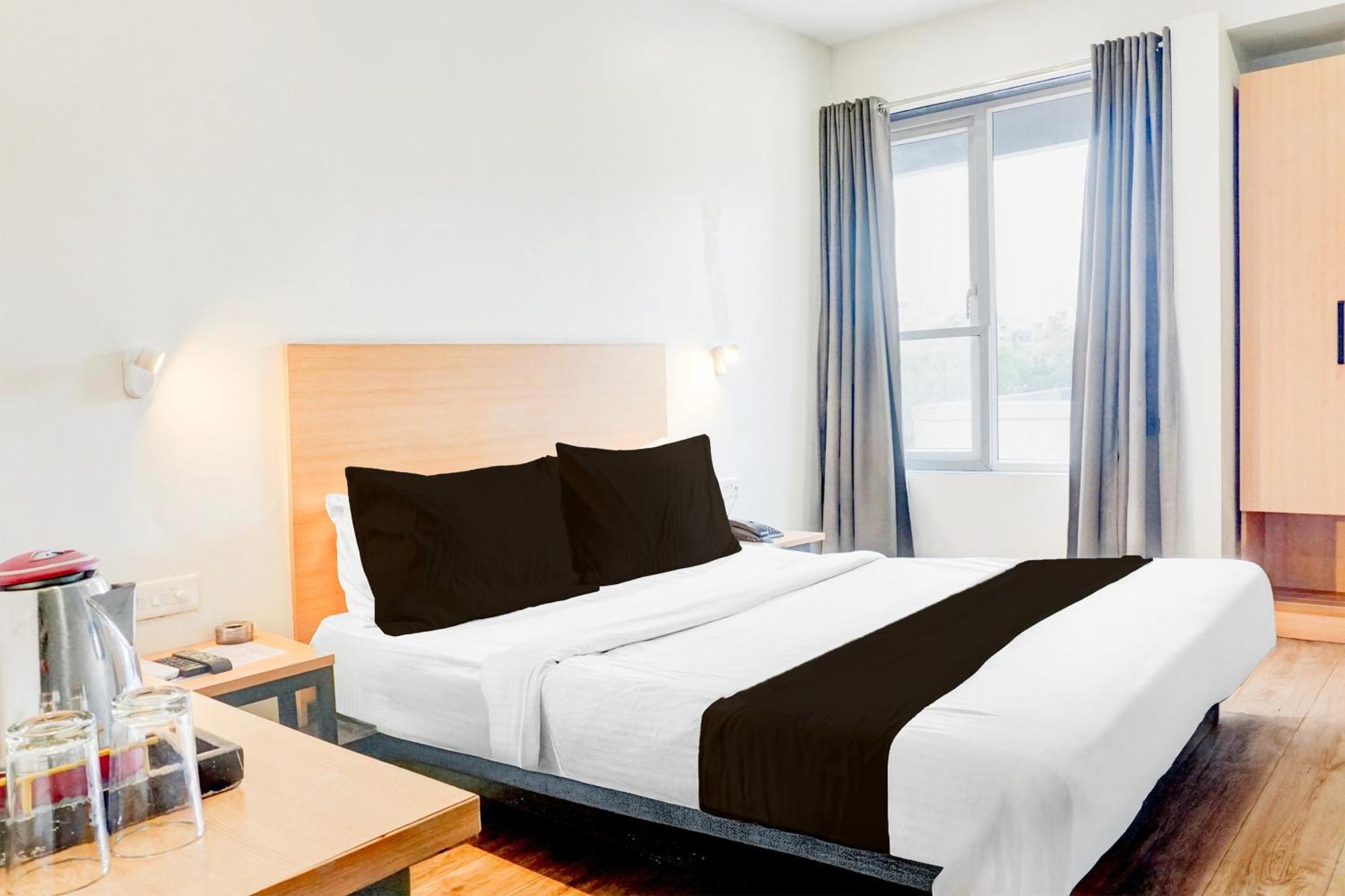 Super Townhouse Mg Road Пюн Екстериор снимка