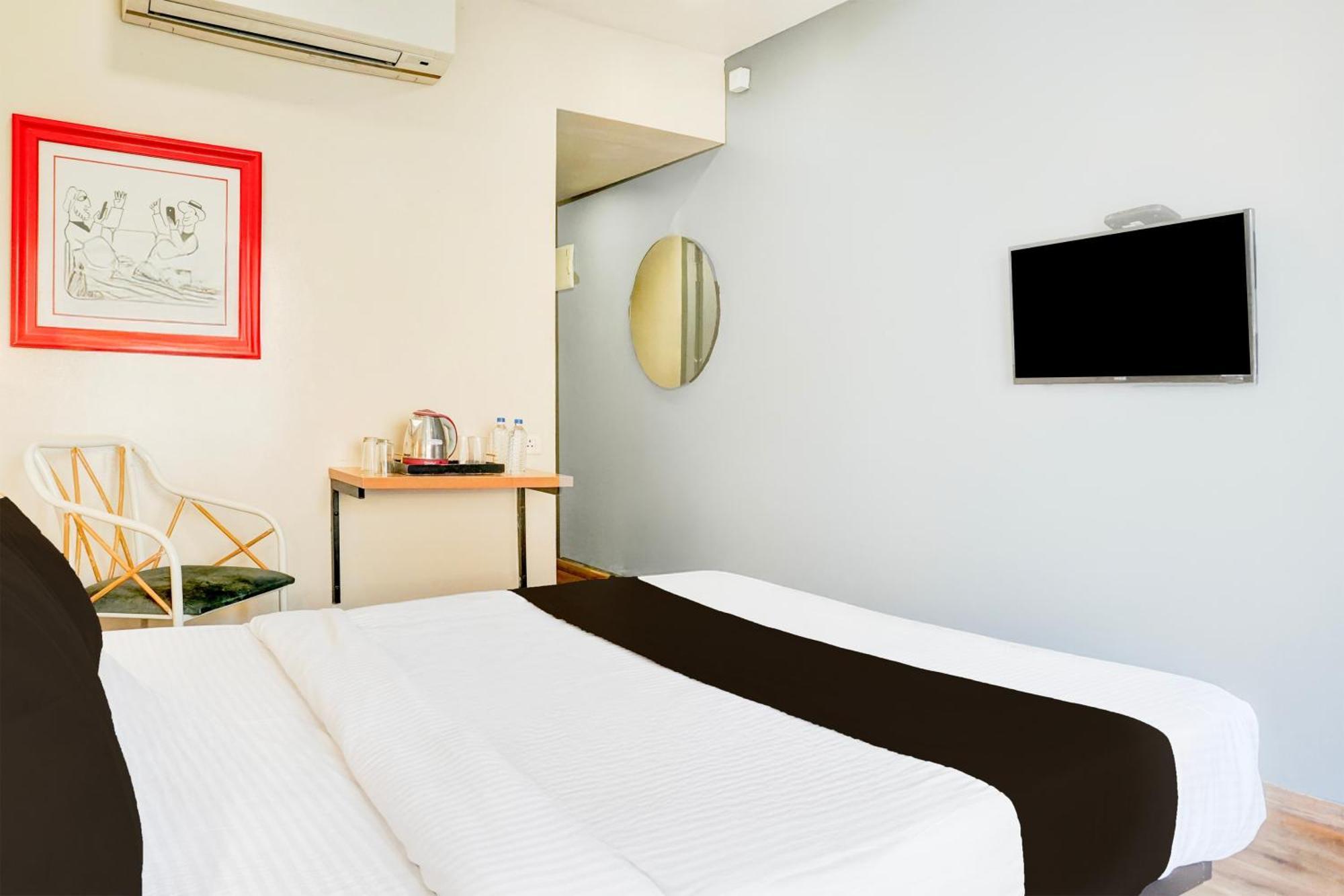 Super Townhouse Mg Road Пюн Екстериор снимка