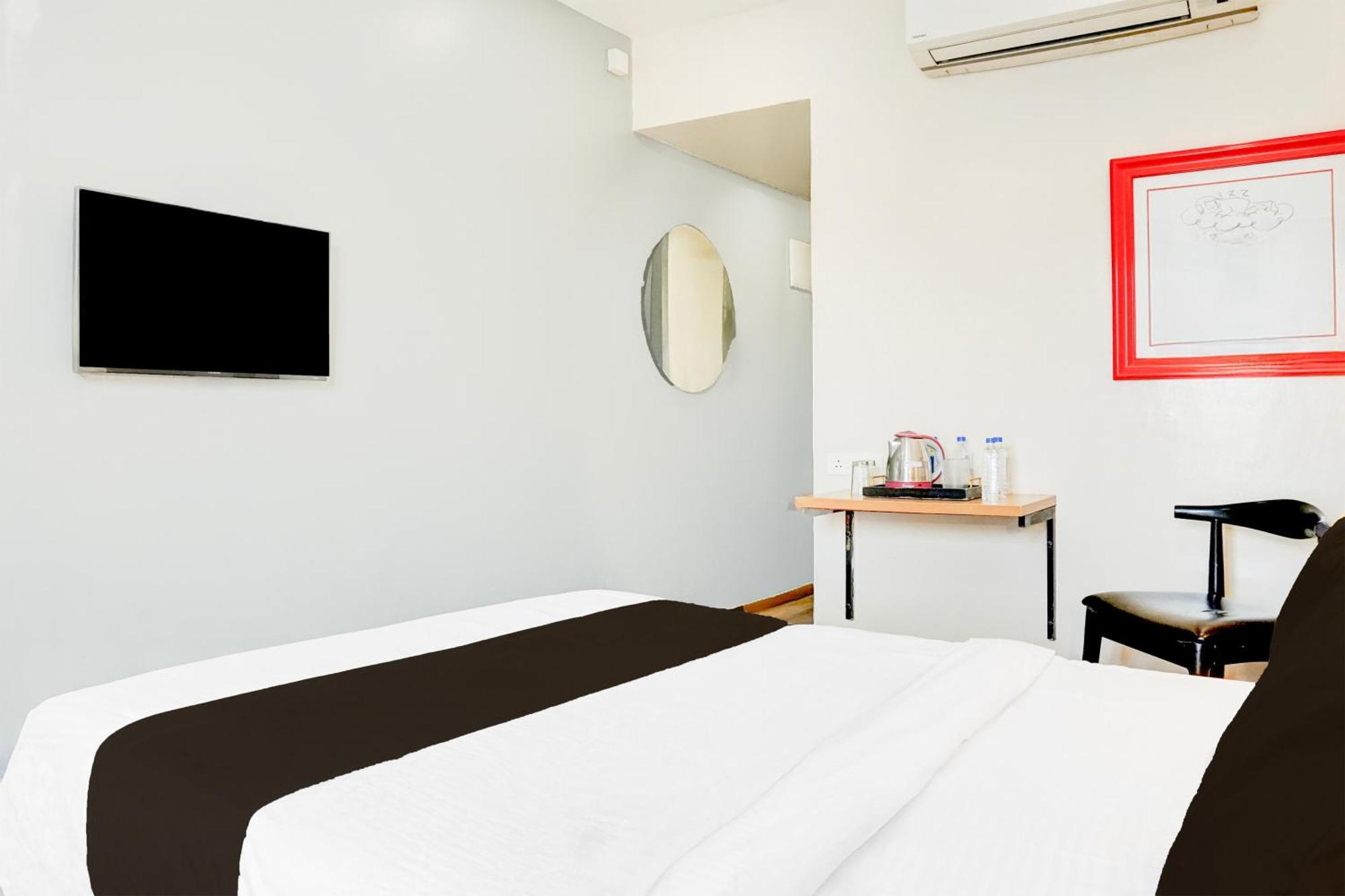 Super Townhouse Mg Road Пюн Екстериор снимка