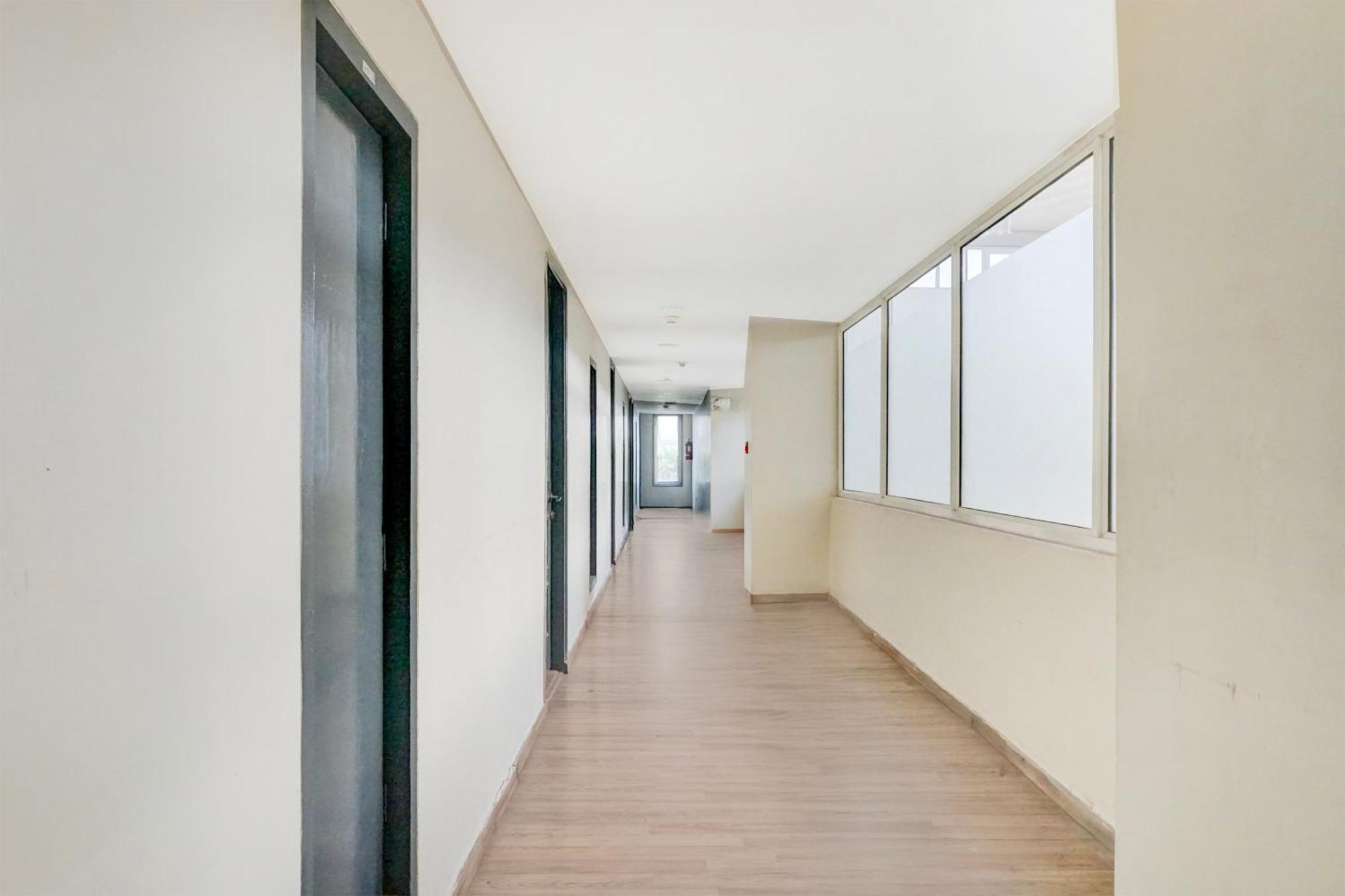 Super Townhouse Mg Road Пюн Екстериор снимка