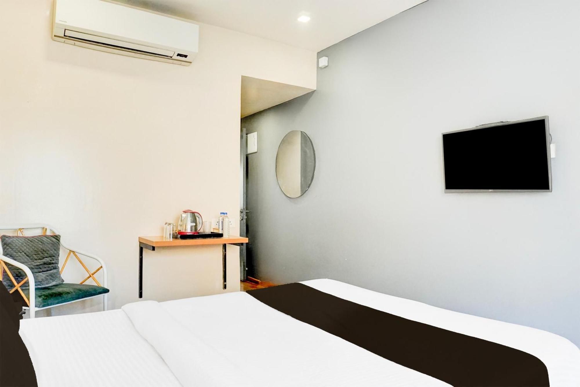 Super Townhouse Mg Road Пюн Екстериор снимка