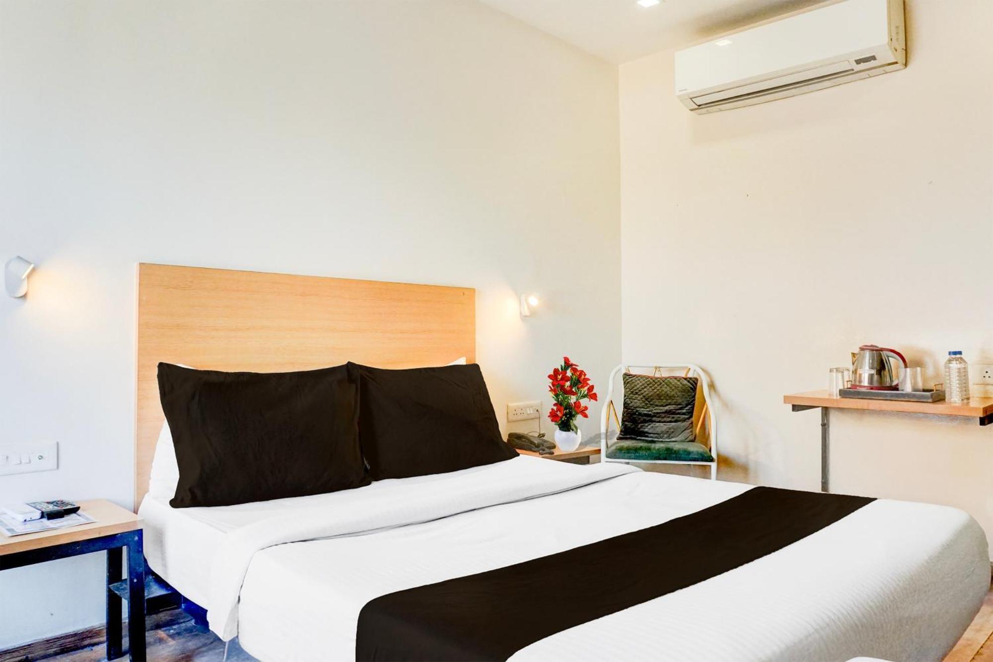 Super Townhouse Mg Road Пюн Екстериор снимка