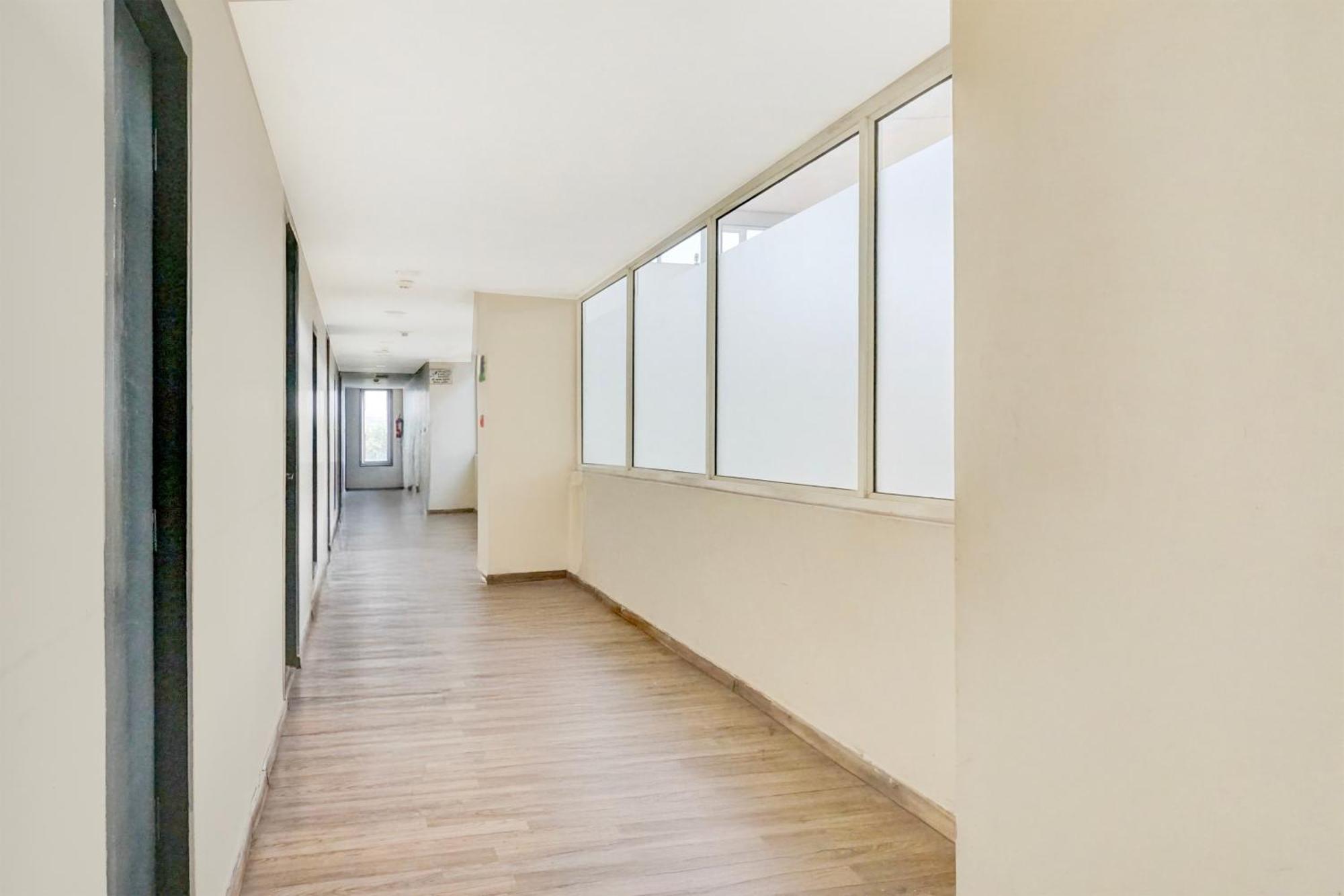 Super Townhouse Mg Road Пюн Екстериор снимка