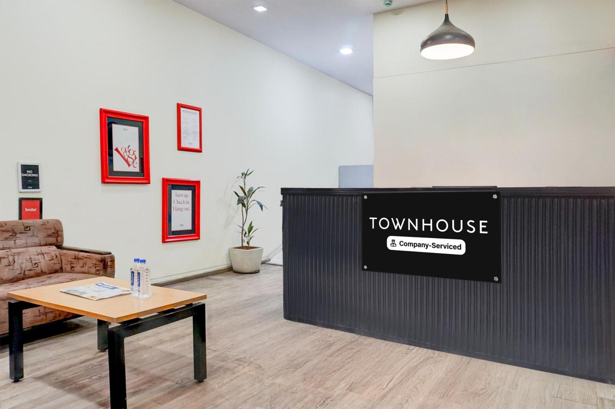 Super Townhouse Mg Road Пюн Екстериор снимка