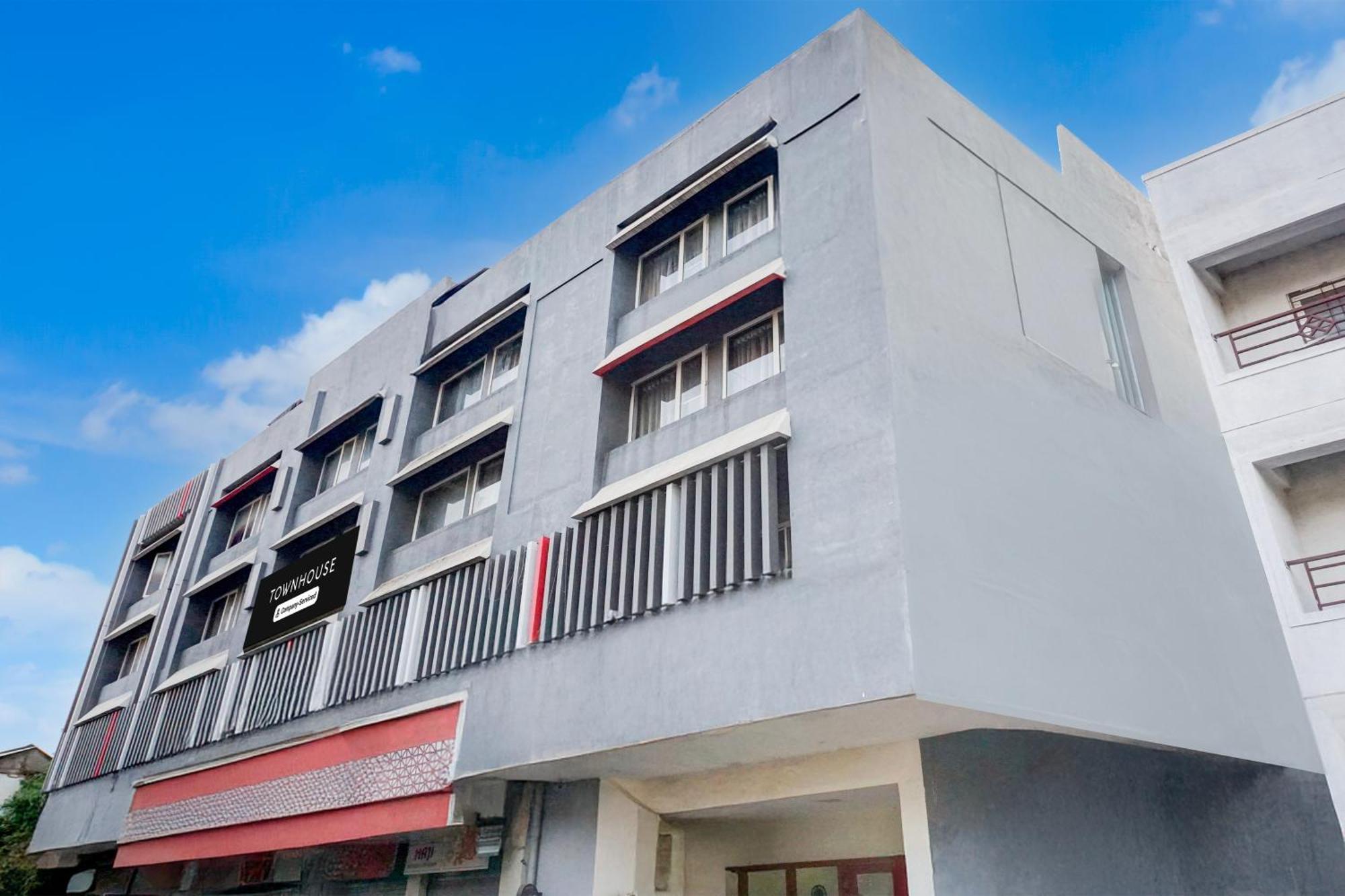 Super Townhouse Mg Road Пюн Екстериор снимка